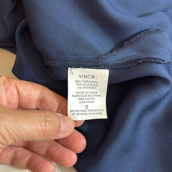 Vince Blue Long Sleeve Relaxed Silk Blouse Size Small - Picture 6 of 8